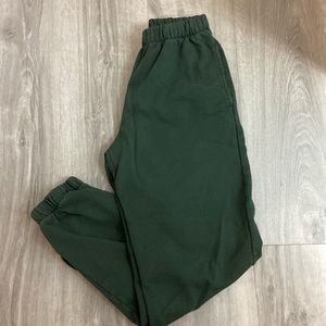 Brandy Melville green sweats !